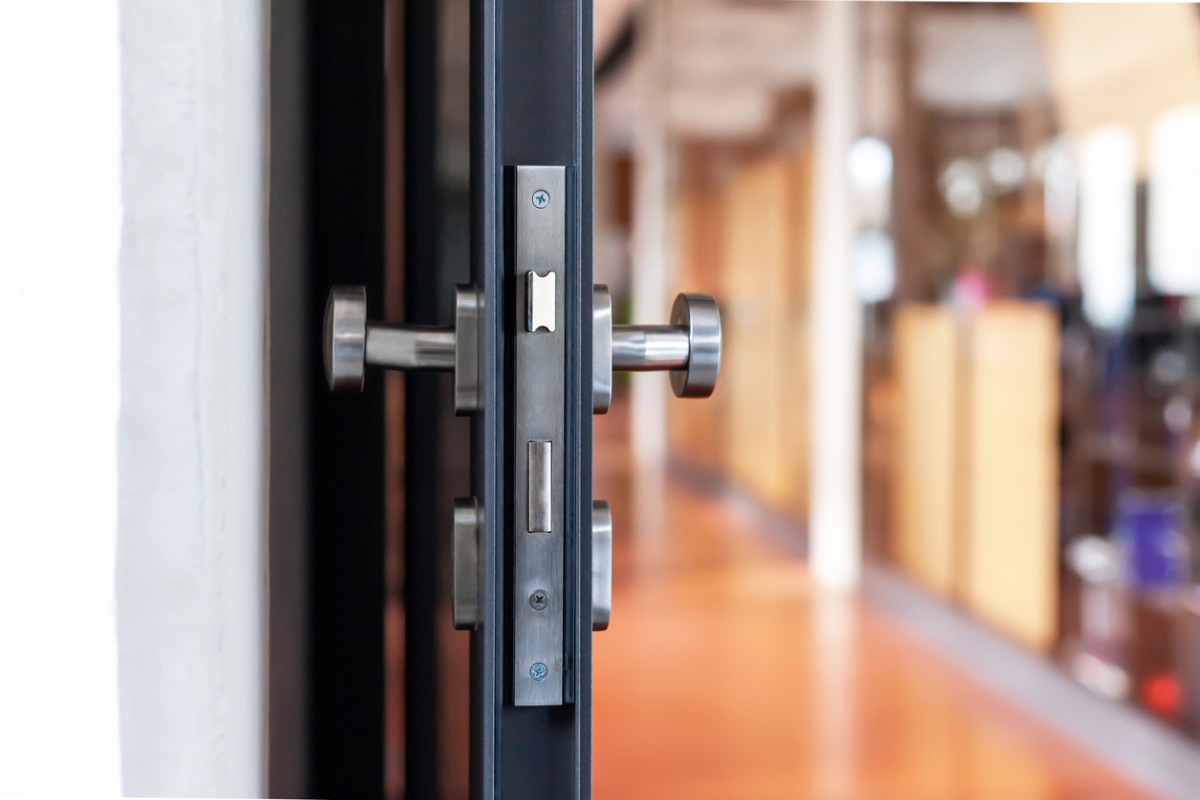4 Benefits of soundproof doors in offices