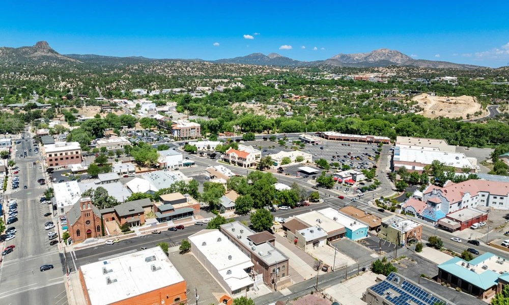 How Commercial Real Estate Professionals Help Investors Maximize Returns